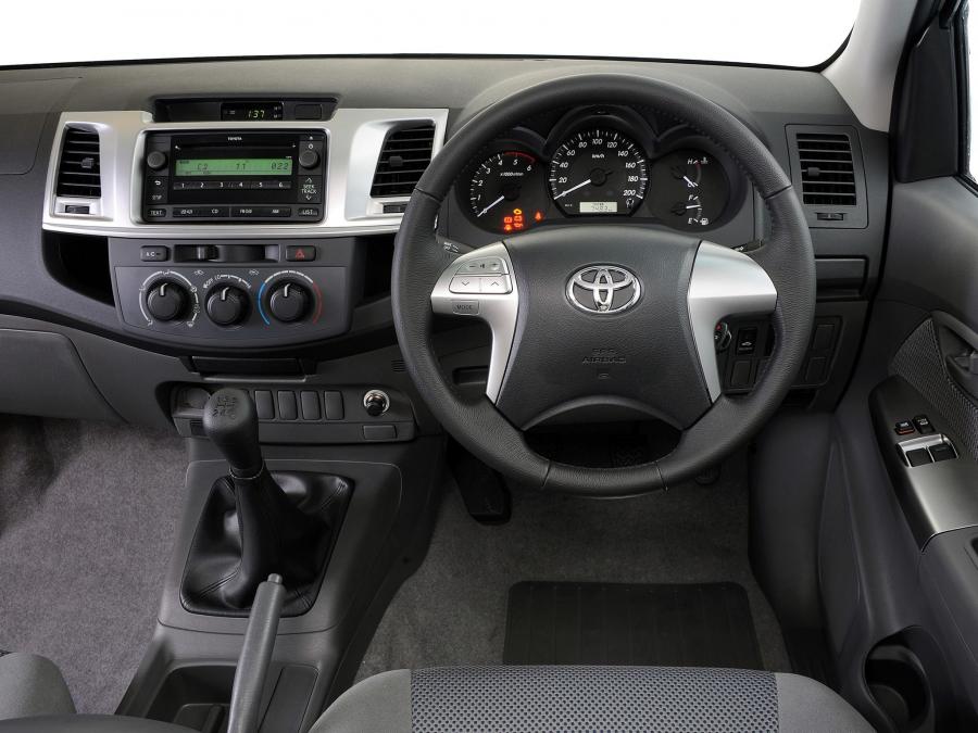  Toyota Hilux Xtra Cab 2011 года  (ZA) (фото 8 из 9)